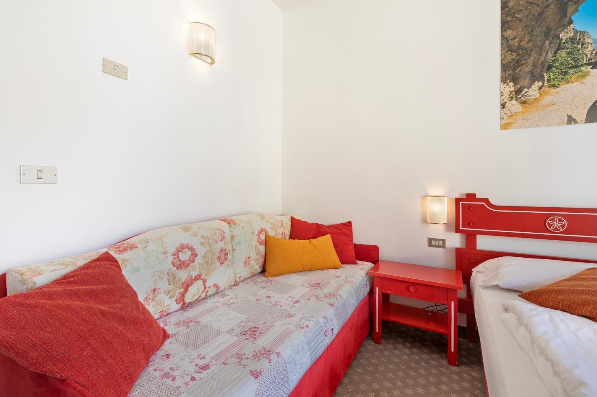 Bike & Wind Hotel Villa Maria Torbole Sul Garda Exterior photo