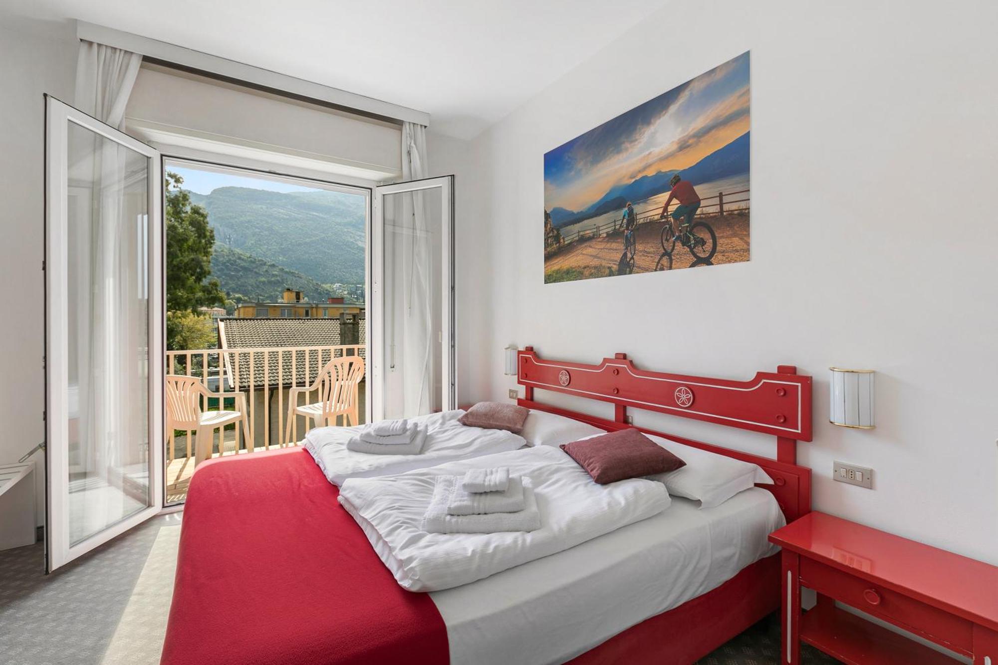 Bike & Wind Hotel Villa Maria Torbole Sul Garda Exterior photo