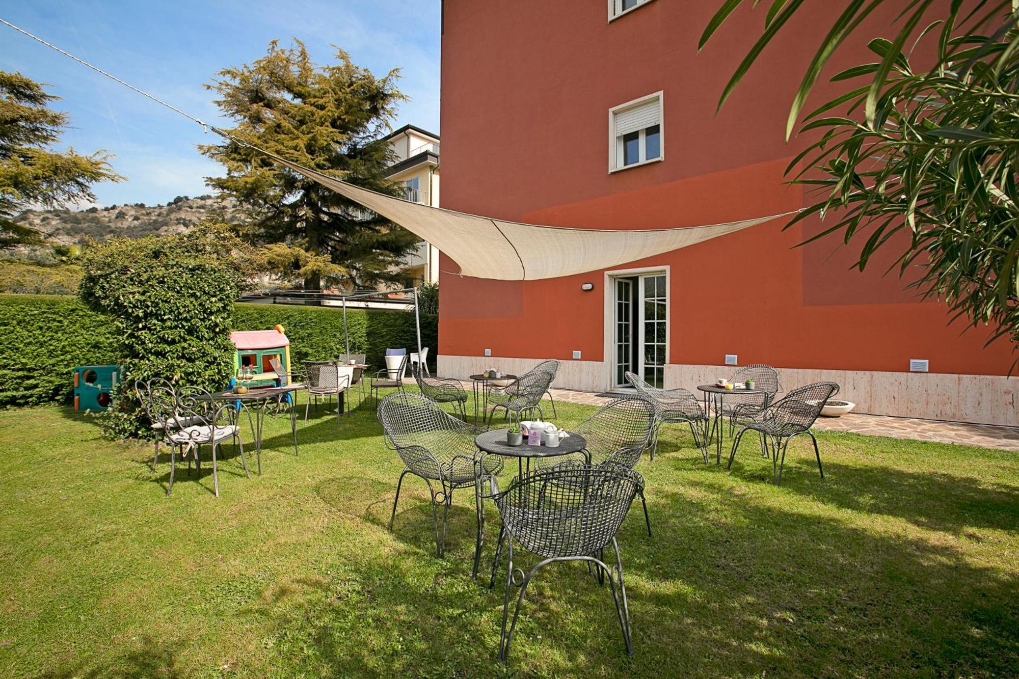 Bike & Wind Hotel Villa Maria Torbole Sul Garda Exterior photo