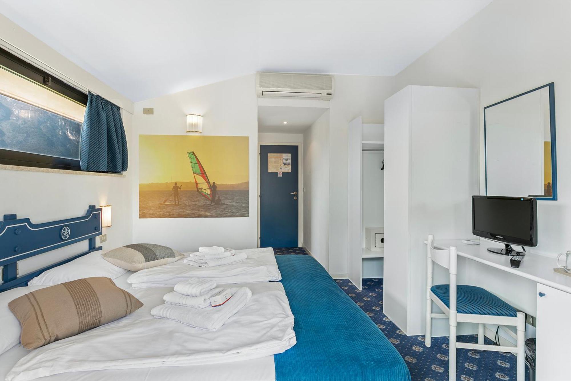 Bike & Wind Hotel Villa Maria Torbole Sul Garda Exterior photo