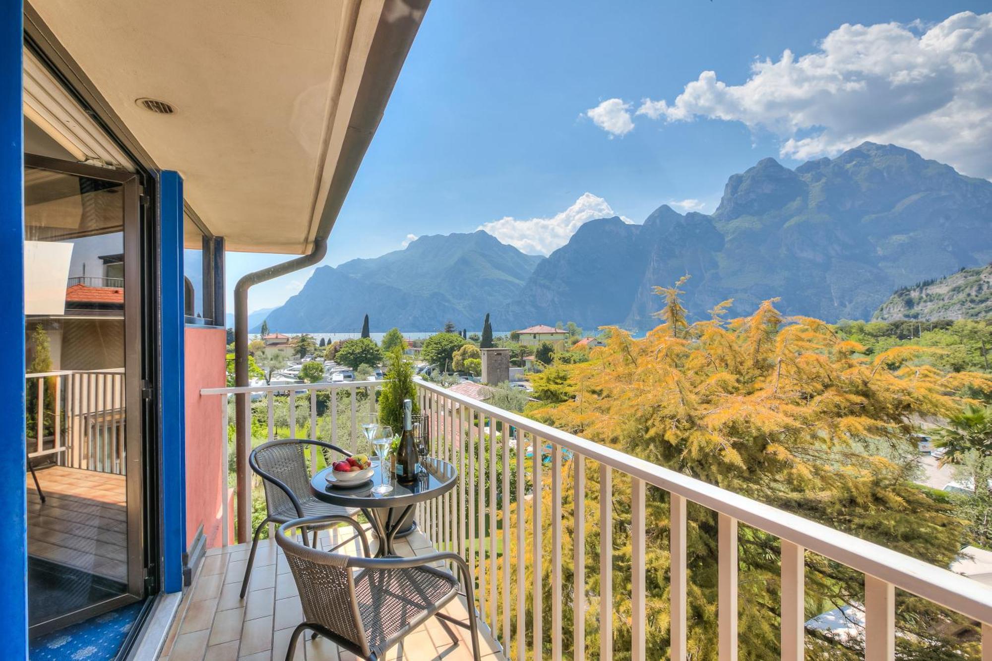Bike & Wind Hotel Villa Maria Torbole Sul Garda Exterior photo