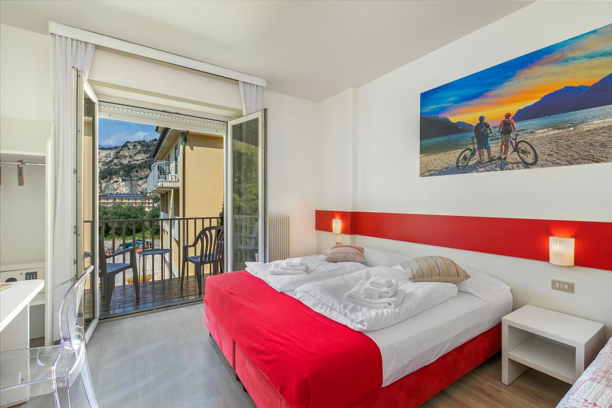 Bike & Wind Hotel Villa Maria Torbole Sul Garda Exterior photo