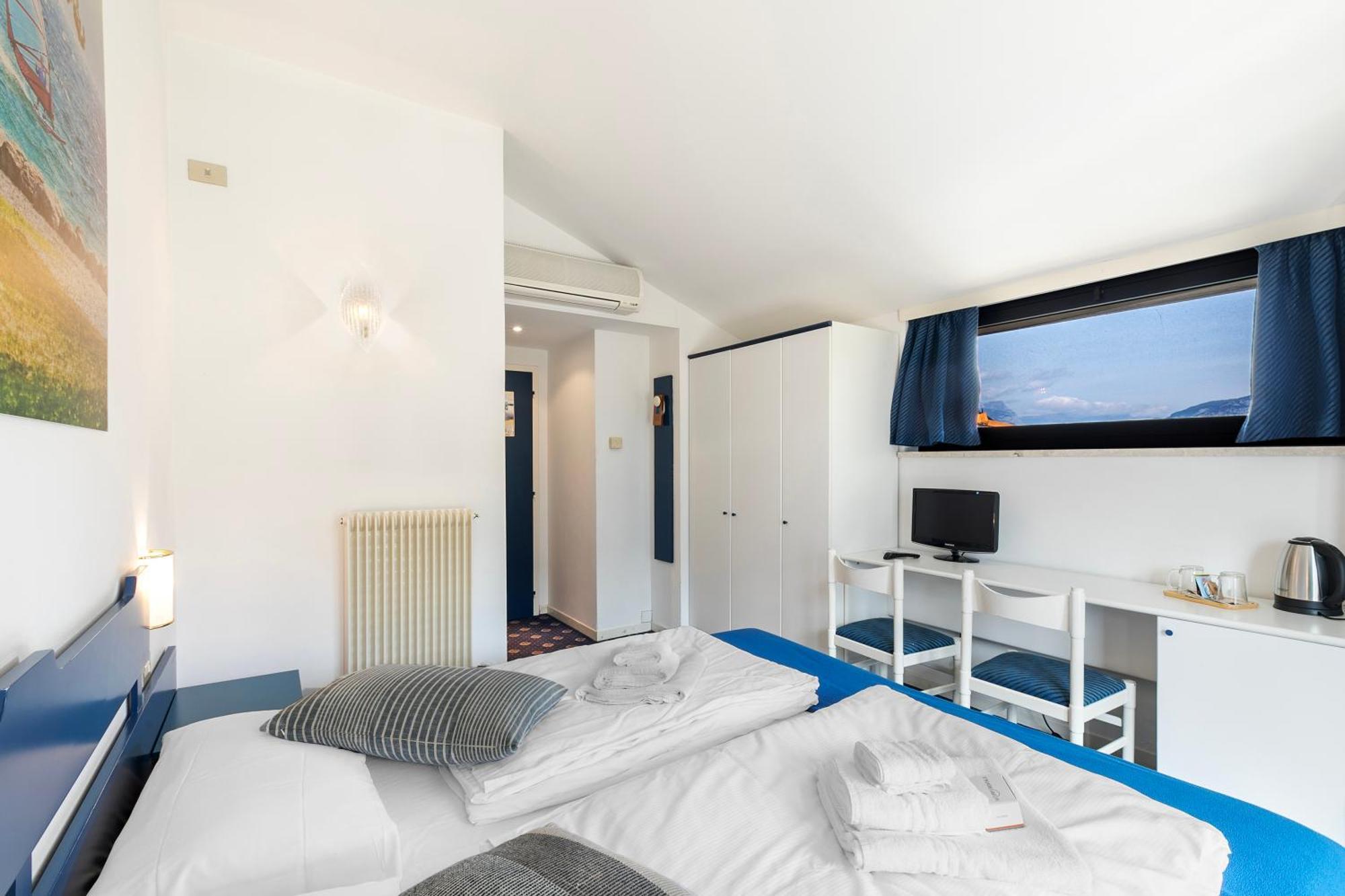 Bike & Wind Hotel Villa Maria Torbole Sul Garda Exterior photo