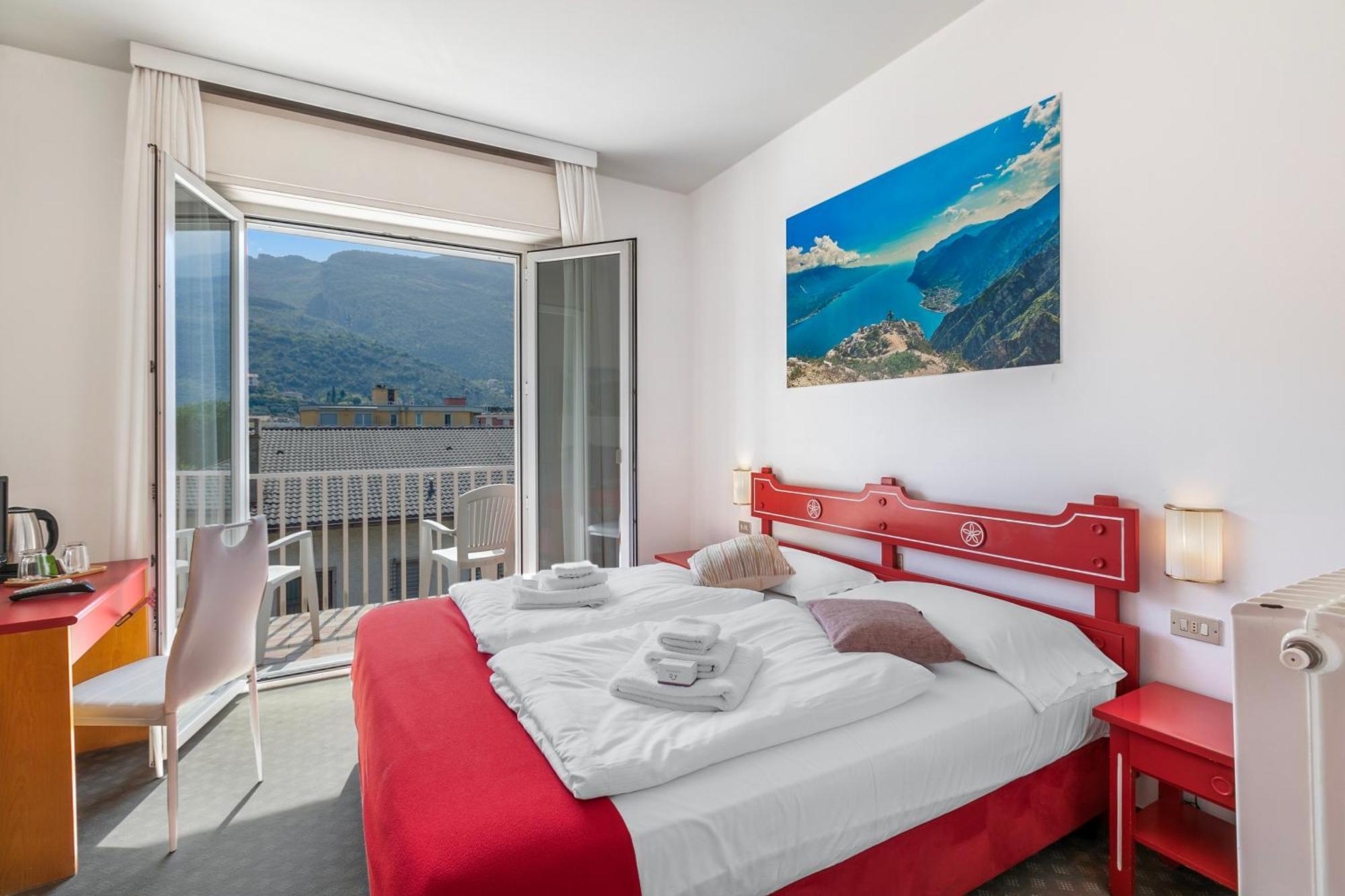 Bike & Wind Hotel Villa Maria Torbole Sul Garda Exterior photo