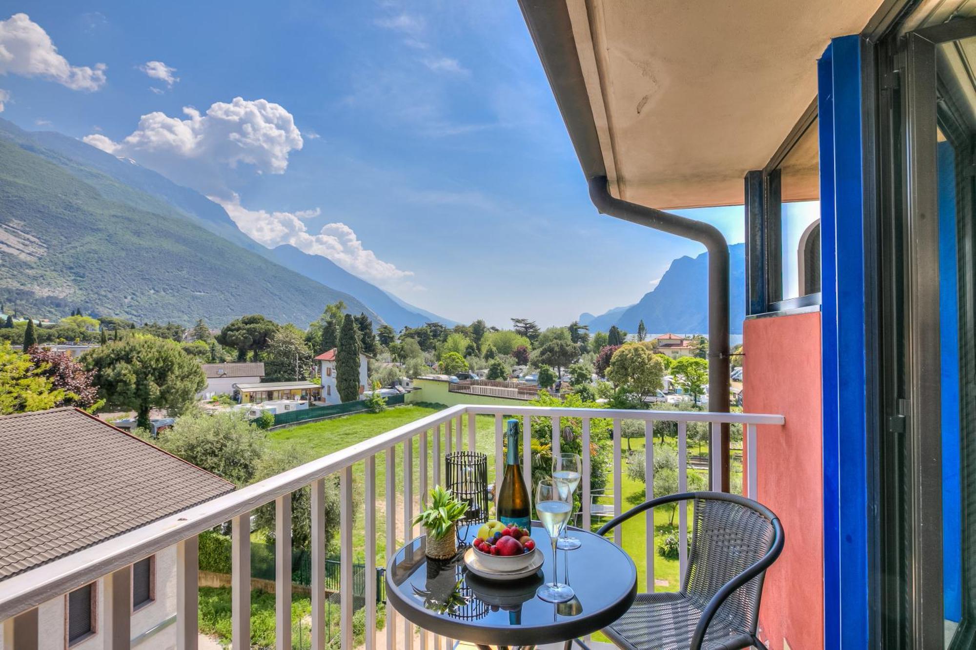 Bike & Wind Hotel Villa Maria Torbole Sul Garda Exterior photo