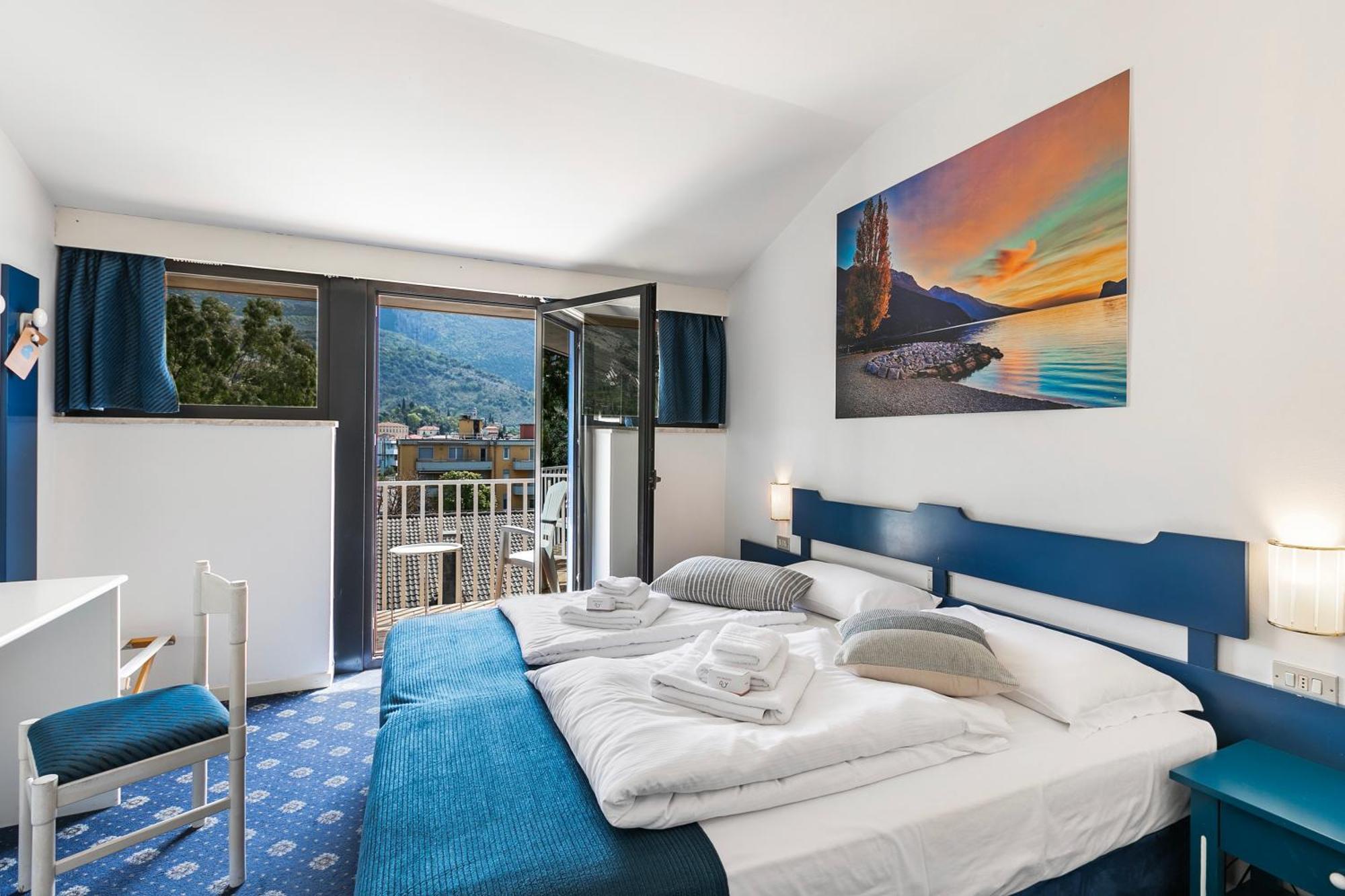 Bike & Wind Hotel Villa Maria Torbole Sul Garda Exterior photo