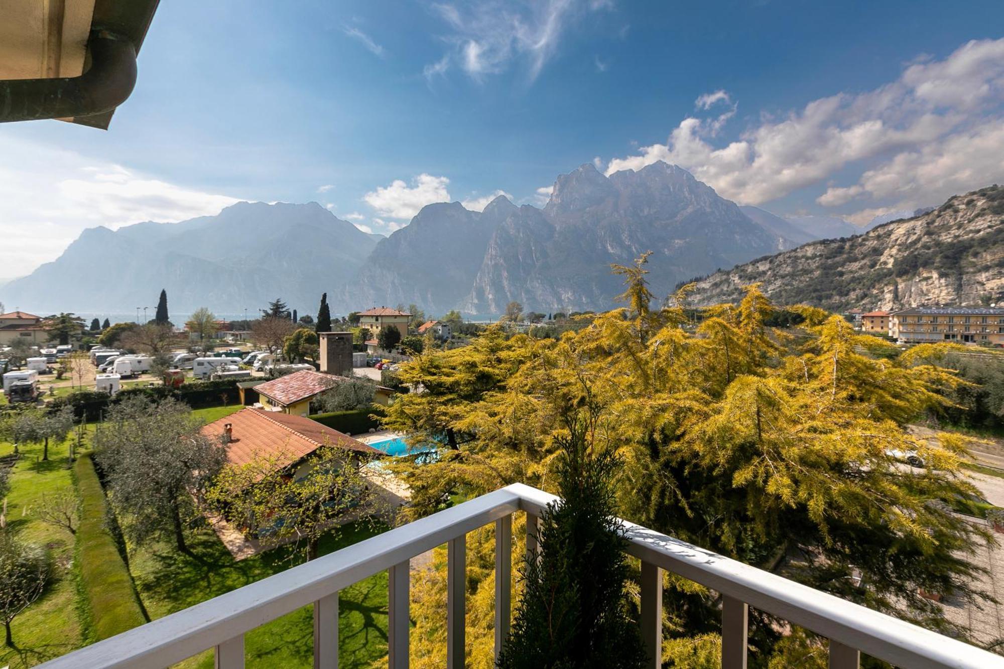 Bike & Wind Hotel Villa Maria Torbole Sul Garda Exterior photo