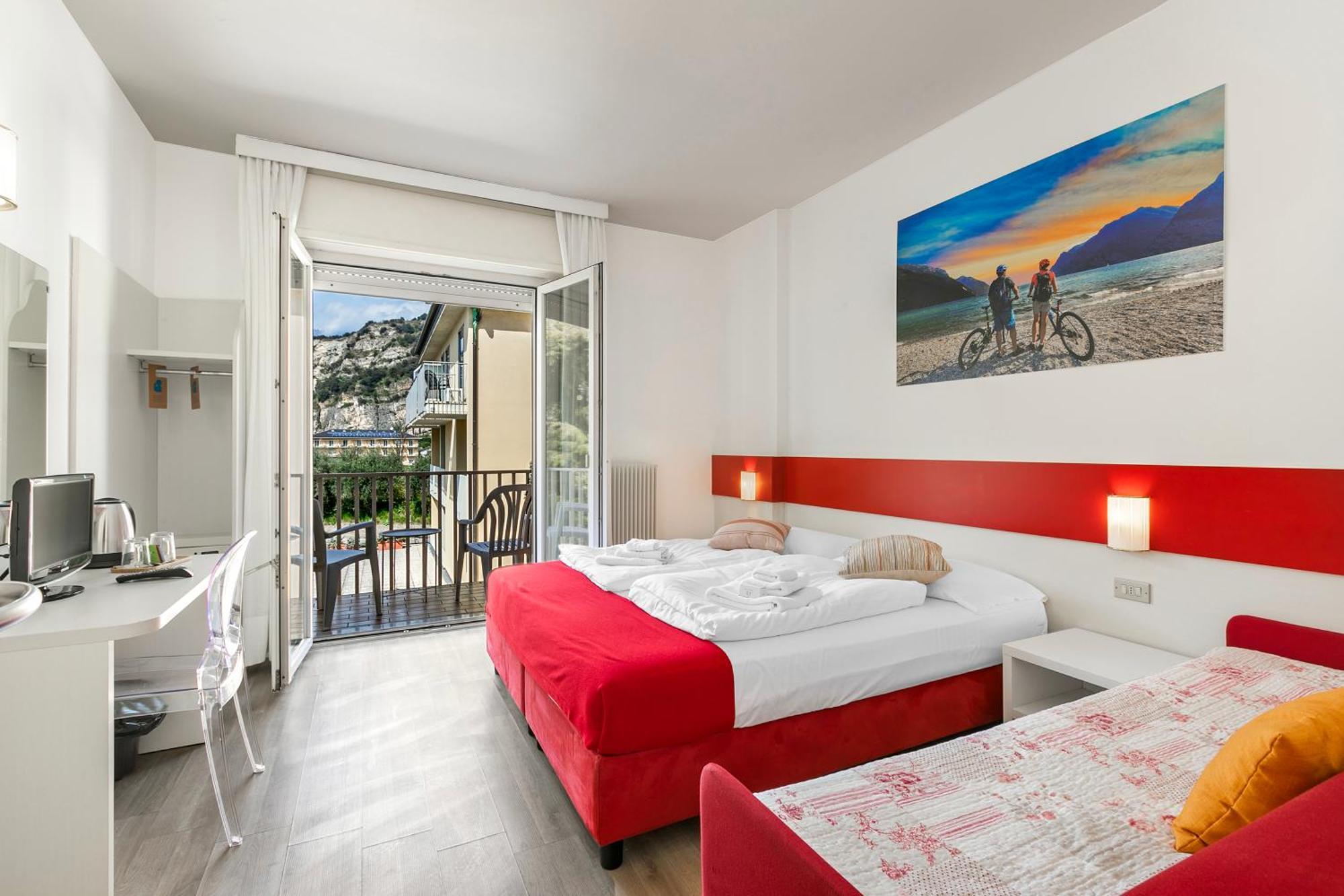 Bike & Wind Hotel Villa Maria Torbole Sul Garda Exterior photo